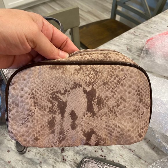 B. Makowsky Silver Leather Handbag Set - Picture 4 of 7